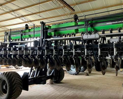 Sembradora Brioschi Autotrailer, 22 Líneas a 35 CM,