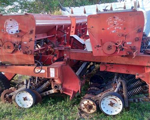 Semb. Marca Apache Modelo 9000 de 25 a 17.5cm, con Alfalfero