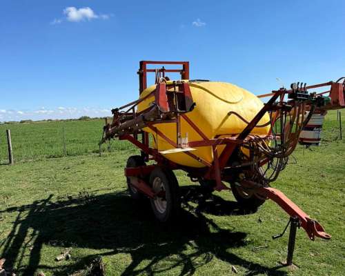 Pulverizador de Arrastre Marca Barbuy