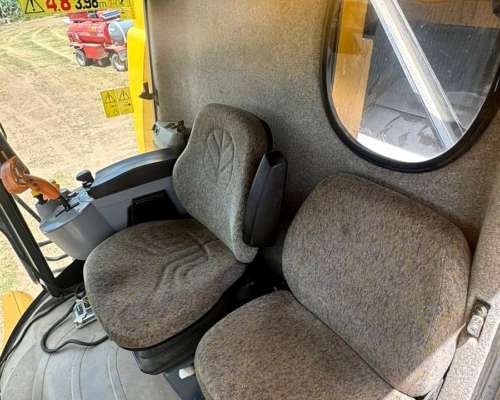 New Holland NC 660 2012