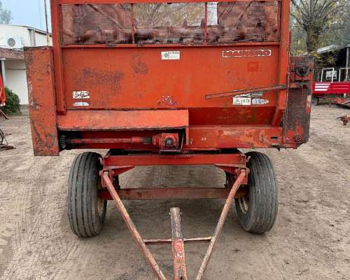 Carro Forrajero Mainero B 4330 de 12 M3 con Acarreador