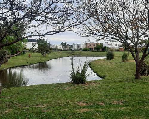 Excelente Lote Perimetral en el Exclusivo Barrio Santa Elena