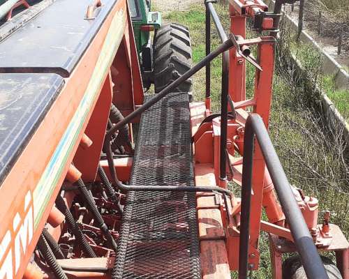 Sembradora a 17.5 Soja a 35 Maíz a 52 Alfalfero y Monitor