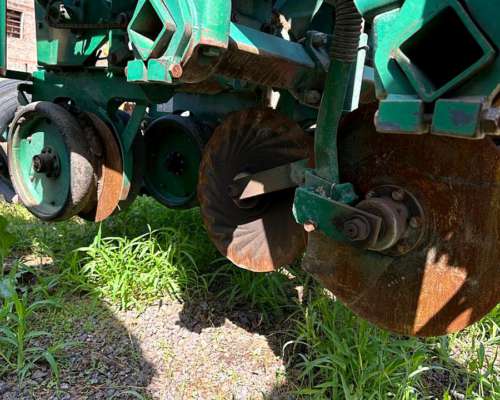 Sembradora Pierobon 16 a 52 Neumática Fertilización Simple