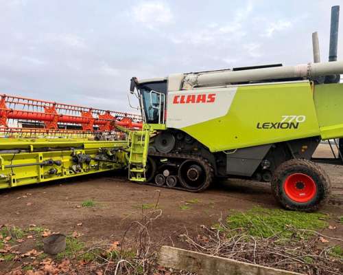 Cosechadora Claas Lexion 770 2011 - Draper 42 Pies - Usada.