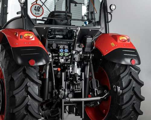 Zetor Serie 5 110 HP con Tres Puntos Delantero