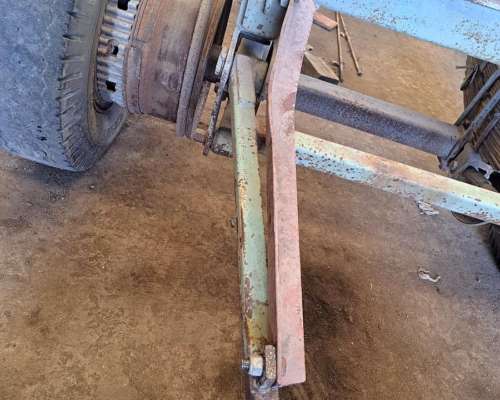 Eje con Lanza y Cubiertas