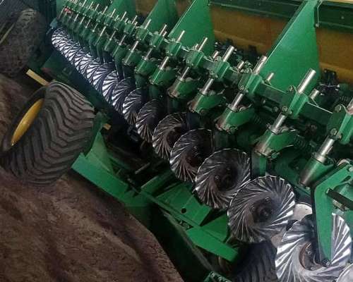 Sembradora Tedeschi 18 Lineas a 42 CM.