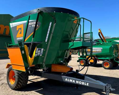 Mixer Vertical Distribuidor 14 M3 Descarga Lateral Agromec