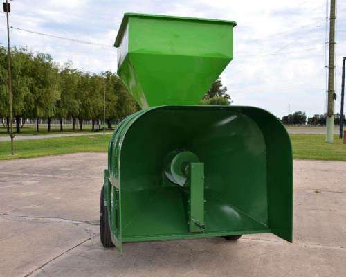 Embutidora de Forrajes con Quebrador de 6