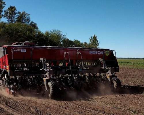 Sembradora Indecar - Guerrera 707 (combinada)