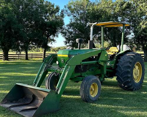 John Deere 3140 con Pala Frontal. Embrague Independiente.