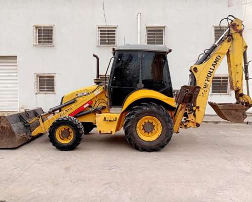 New Holland Retroexcavadora - año 2013