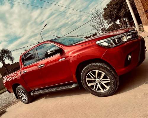 Toyota Hilux 4X4 D/C SRX 2.8 TDI 6 M/T