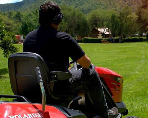 Tractor Cortacésped Rolandh 122 con Bolsa Recolectora 320lts