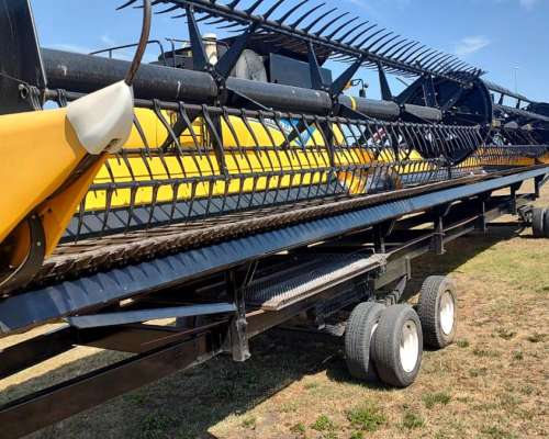 Cosechadora New Holland CR 7.90 con Drapper 40