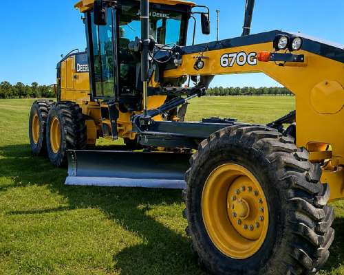 Motoniveladora John Deere 670g (id718)