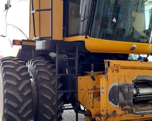 Cosechadora New Holland CR 5080, año 2013