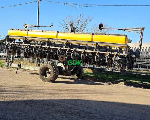 Sembradora Autotrailer 14 a 52 Brioschi. Disponible