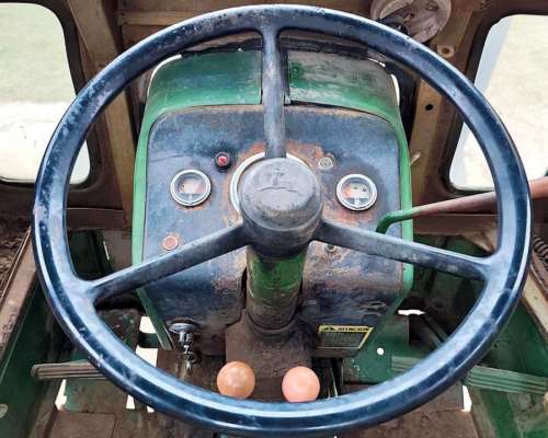 John Deere 2730 75 HP.