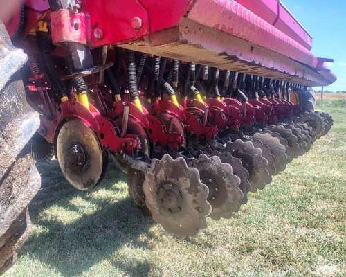 Sembradora 25 a 17.5 Alfalfero