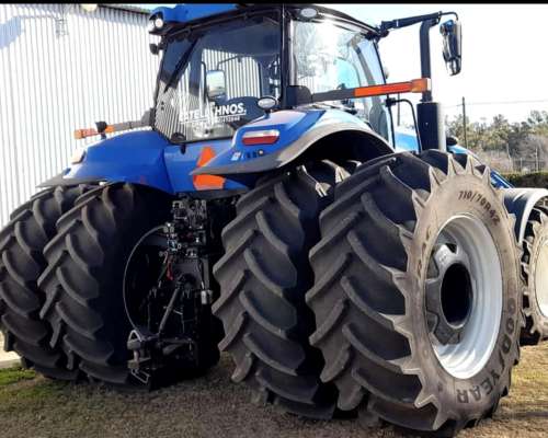 New Holland T8. 320, con Duales con Piloto