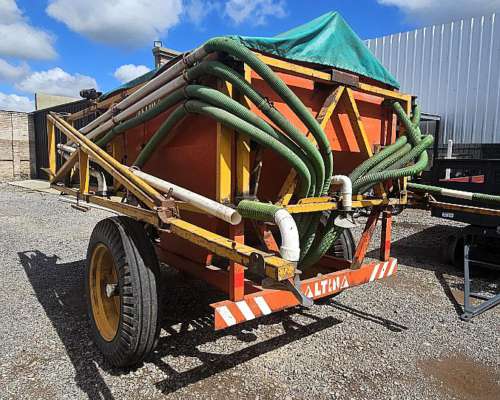 Fertilizadora Altina Neumatica de Arrastre - 18 Mts