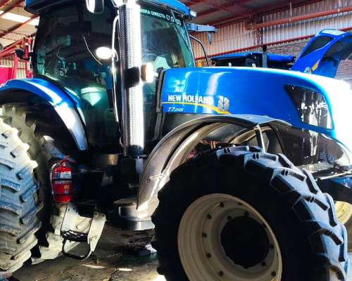 Tractor New Holland T7. 245 Dual 7.000 HS, Piloto - 2017