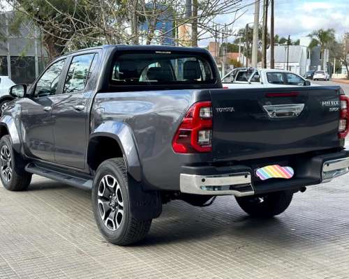 Vendo Toyota Hilux SRX 4X4 2025 con Solo 700 km sin Uso- con