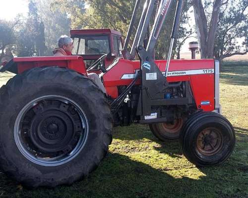 Tractor Massey Ferguson 1175 Restaurado con Pala Ceibo