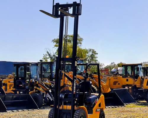 Autoelevador Eisen DF25 2500kg Torre Doble 3.7m Powershift