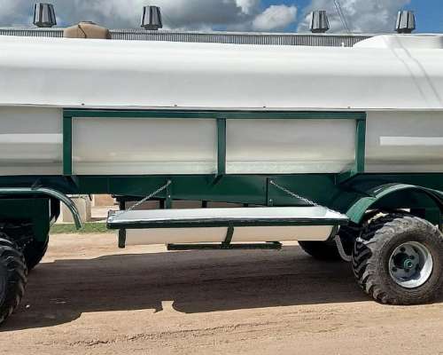 Acoplado Tanque 8000 Litros. con Sistema de Bebedero.