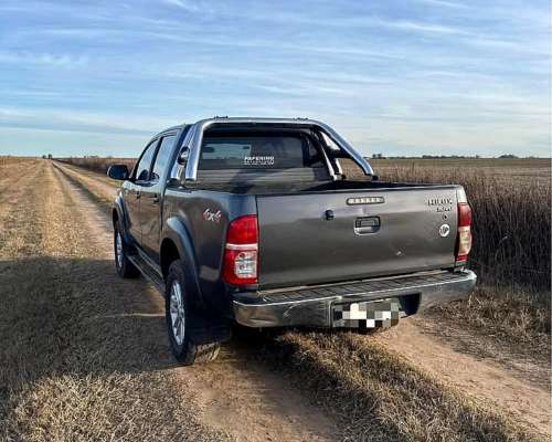 Vendo Toyota Hilux SRV 3.0 4X4 MT 2015
