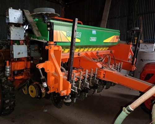 Sembradora 13 L a 17.50 con Alfalfero con Solo 20 Ha Usada