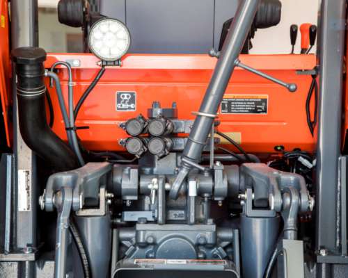 Tractor Kubota M9540 Rops con Pala Omar Martin
