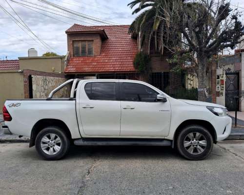 Toyota Hilux 2016 SRV TDI Manual. 105000 KM.
