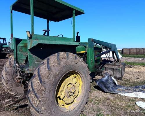 John Deere 2420 con Pala