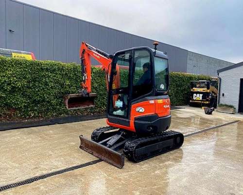 Mini Excavadora Kubota U27-4