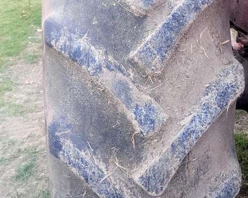 Tractor Fiat 700 e con Levante Hidráulico