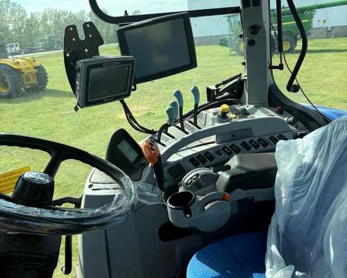 New Holland Modelo: T7.215 muy Bueno NO SE Toman Usados