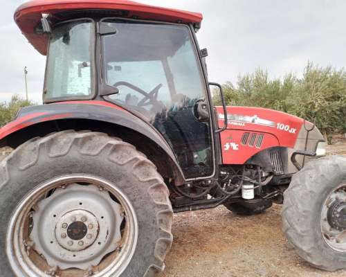 Tractor Case Farmall 100 JX. Mod 2015