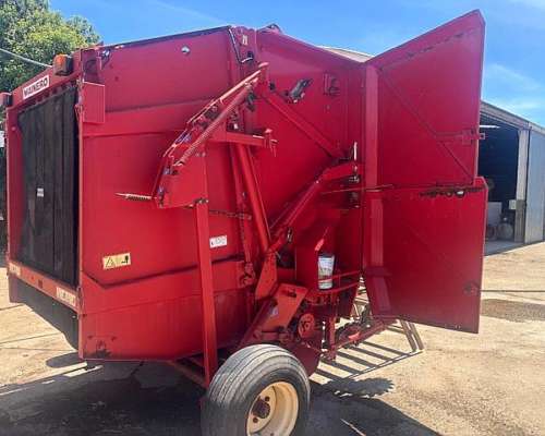 Rotoenfardadora Mainero 5880 con Monitor MRE1000