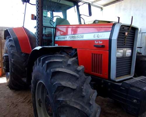 Massey Ferguson 660 .