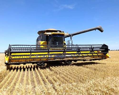 Cosechadora New Holland CR 5.85 Impecable