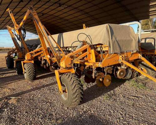 Sembradora Agrometal TX Mega II 18 52,5 ANO 2005 Mecanica