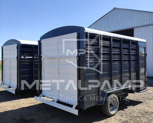 Carro Cerrado para Caballos con Cigueña.