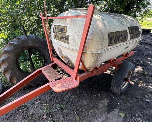 Acoplado Tanque de Apoyo 2000 Litros Jacto Yomel