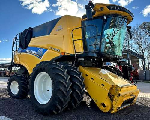 New Holland CR 7.90