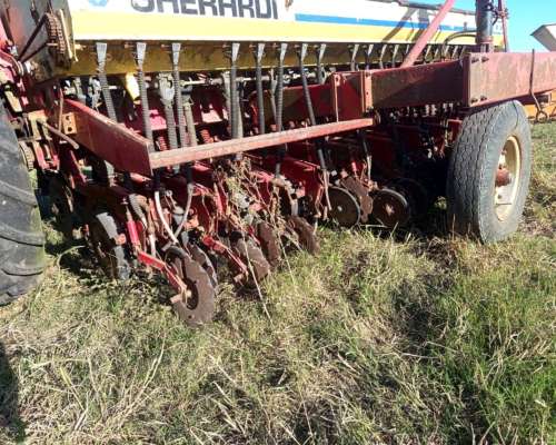 Sembradora Gherardi G-100 de 21 a 21 con Alfalfero