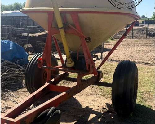 Fertilizadora de 800 Kilos